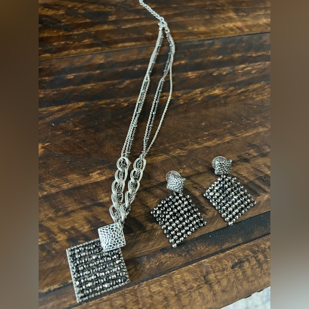 Chic Silver Necklace and Earring Set